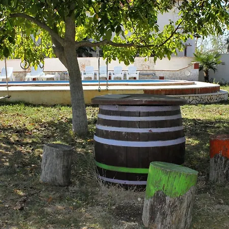 Vakantiehuis Family Friendly House With A Swimming Pool Valtura, - 7324 *